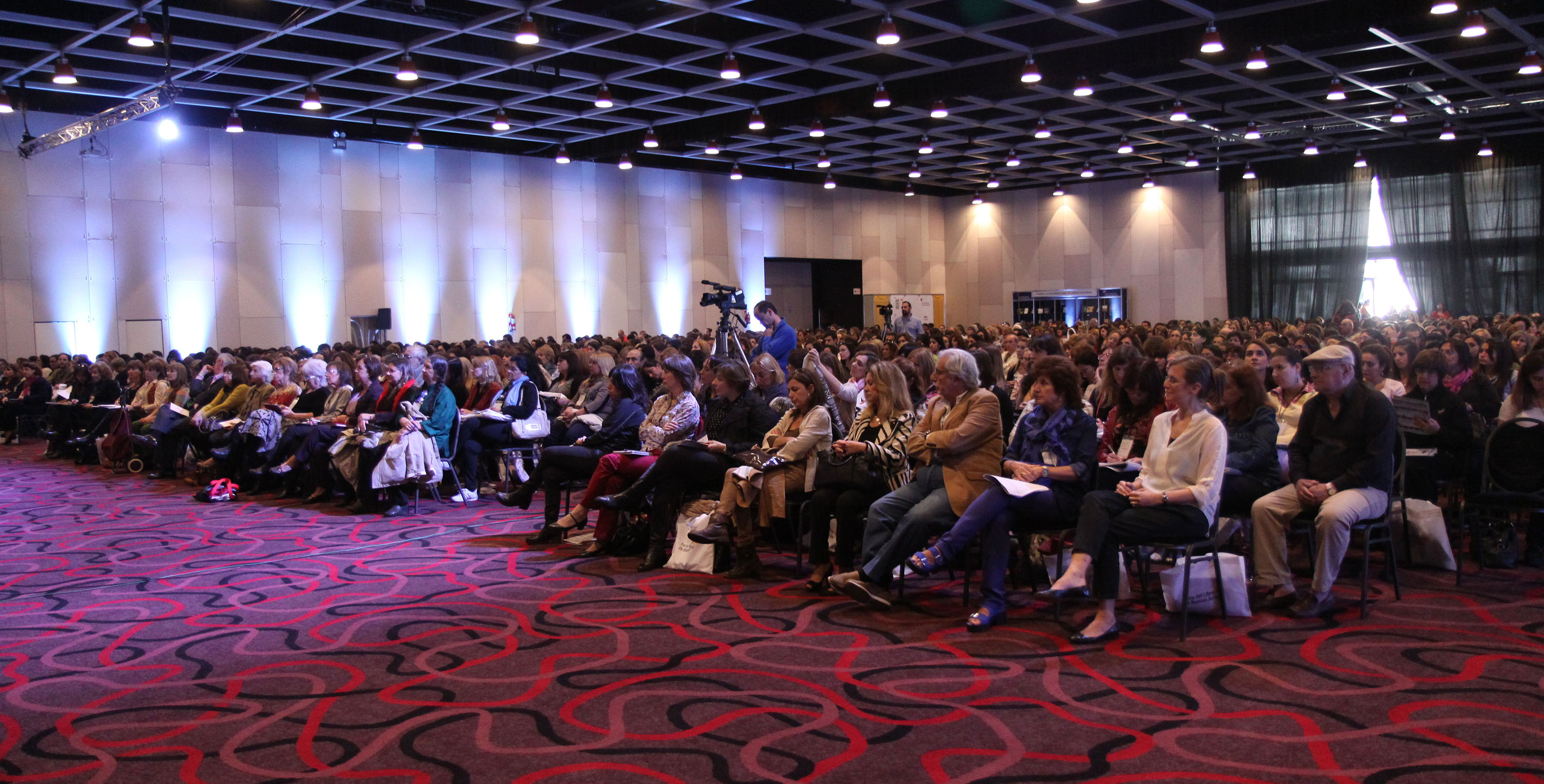 Miles de docentes participan de la Feria