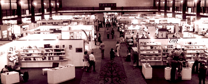 Vista de stands en el Centro de Exposiciones