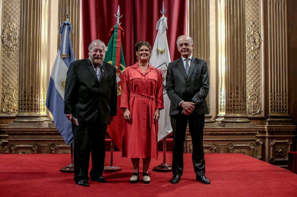Alejandro Vaccaro, presidente de la Fundación El Libro; Gabriela Ricardes, ministra de Cultura de la Ciudad y José Frederico Ludovice, embajador de Portugal.